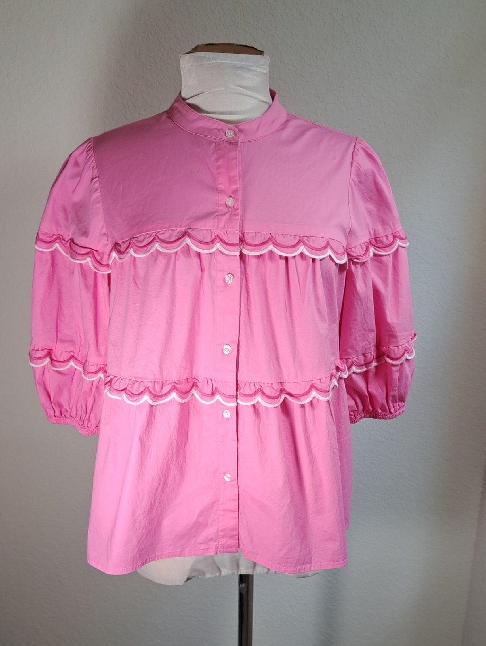 Crown & Ivy Women’s Baby Doll Blouse Pink Button-Front Scalloped Trim Medium